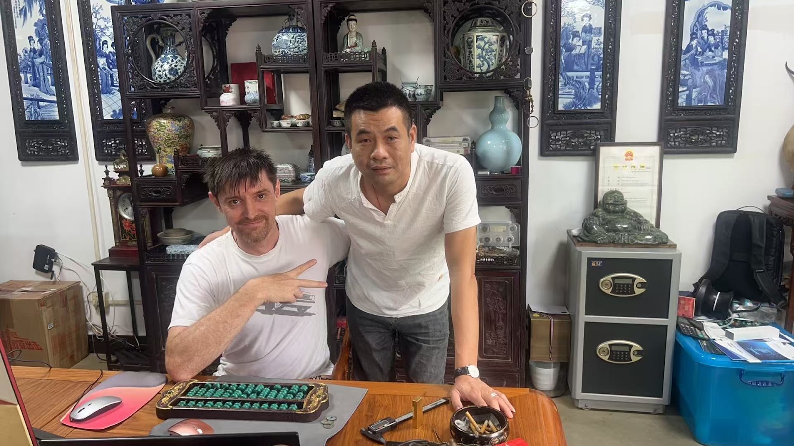 silicon.wang with a manufacturing partner in China